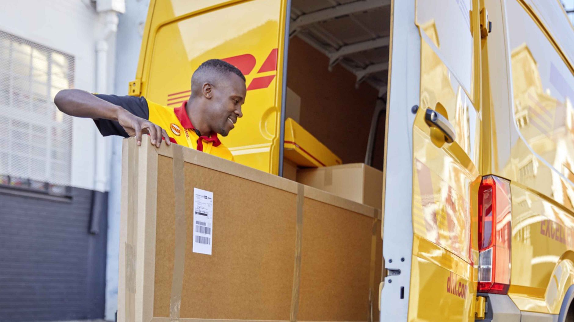 Dhl pet hot sale transport